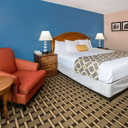 Baymont By Wyndham Lawton Hotel Exterior foto
