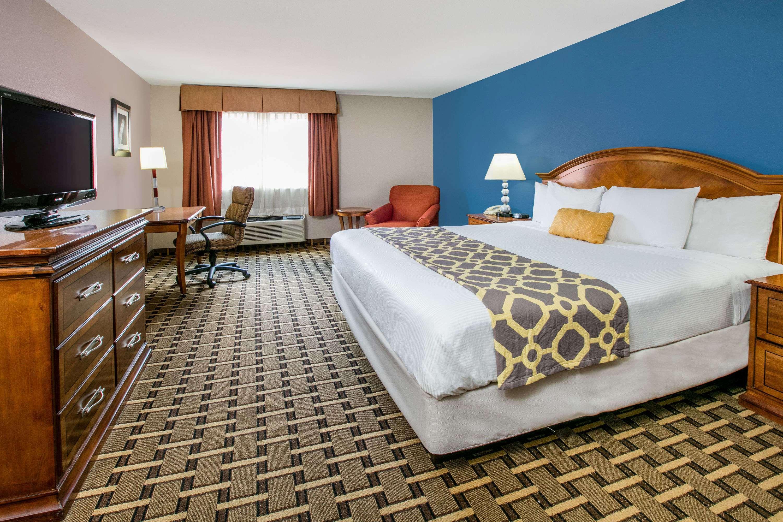 Baymont By Wyndham Lawton Hotel Exterior foto