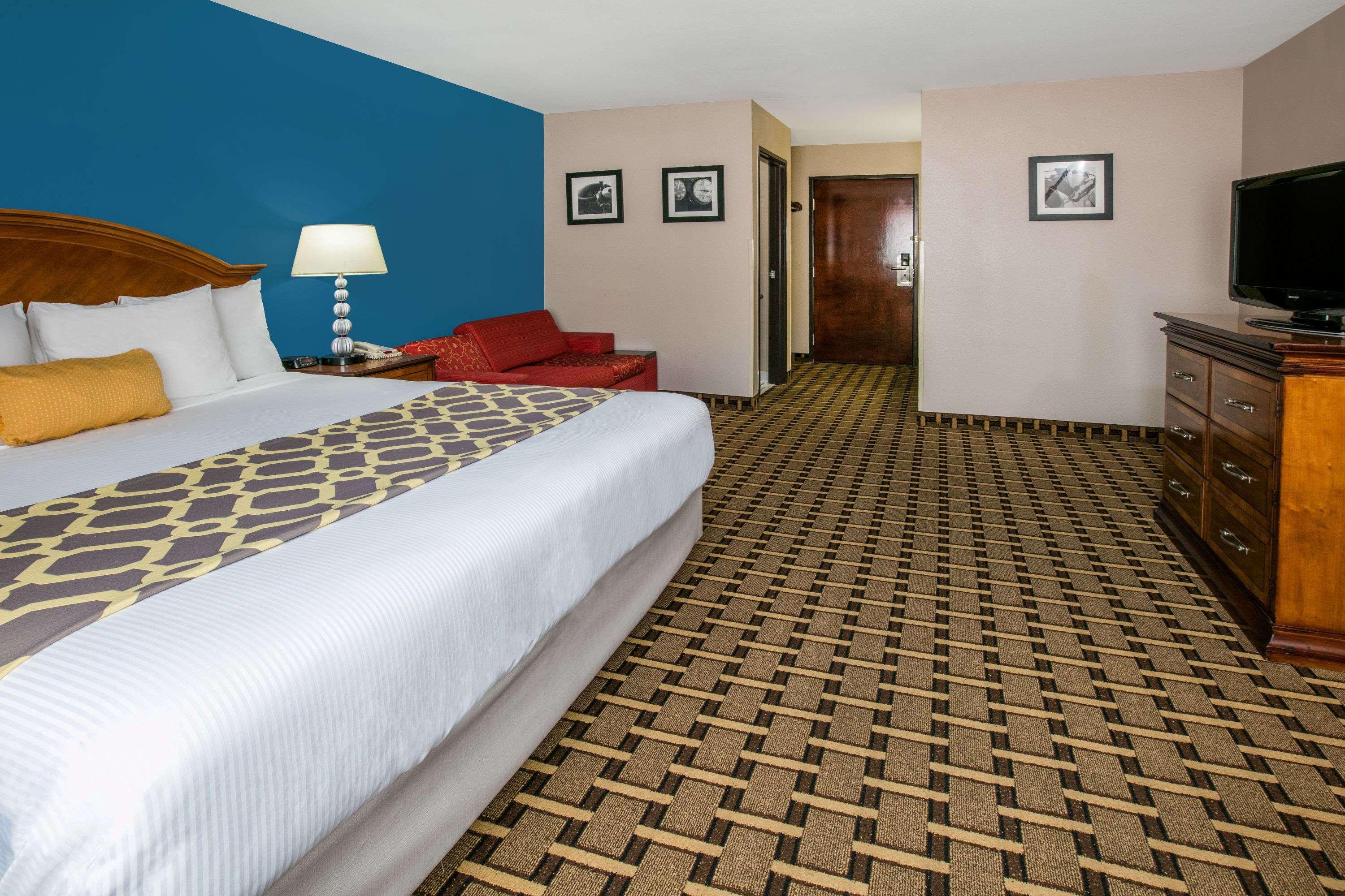 Baymont By Wyndham Lawton Hotel Exterior foto