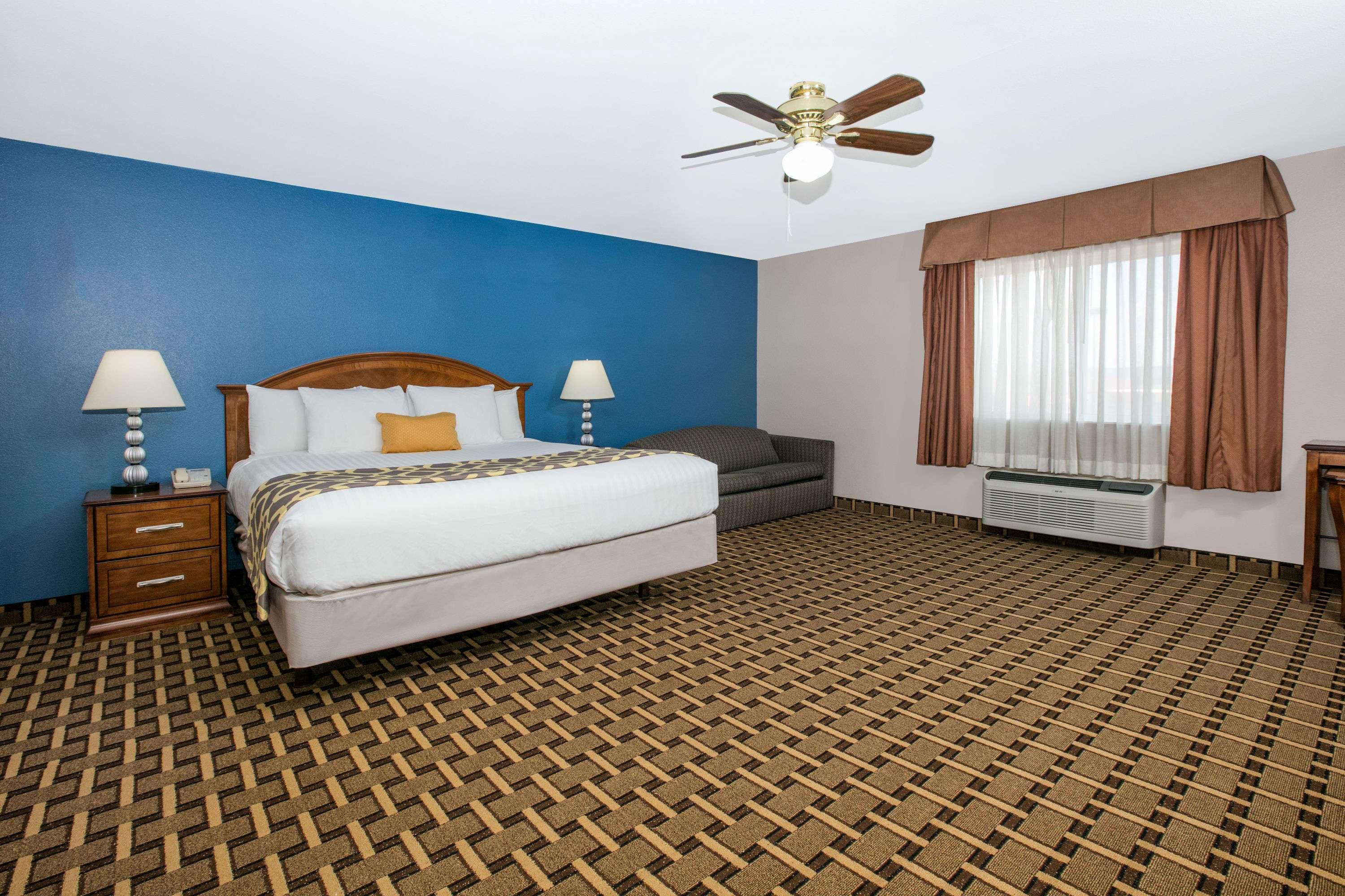 Baymont By Wyndham Lawton Hotel Exterior foto